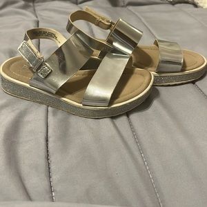 Children’s place girls metallic sandals size 11